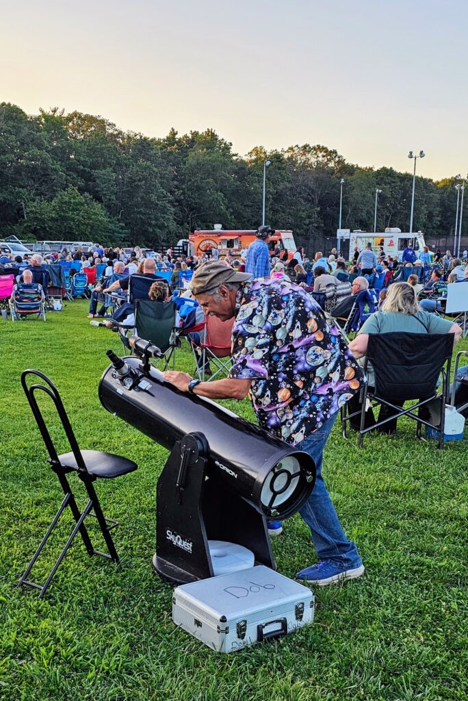 AOSNY Member at the Dobsonian telescope